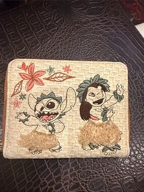 Disney Loungefly Lilo & Stitch Wallet - Beige